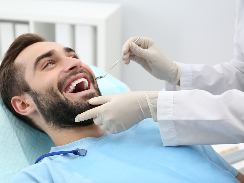 Diagnóstico dental completo con revisión clínica y radiográfica