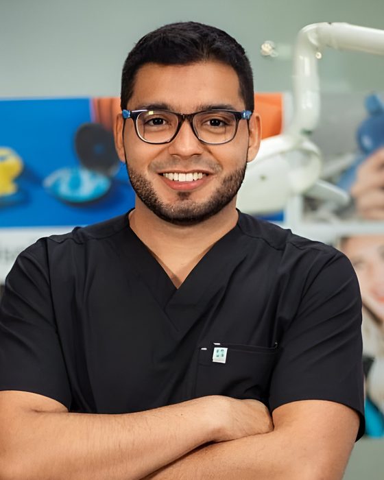 Dr. Jairo Parra, especialista en prostodoncia