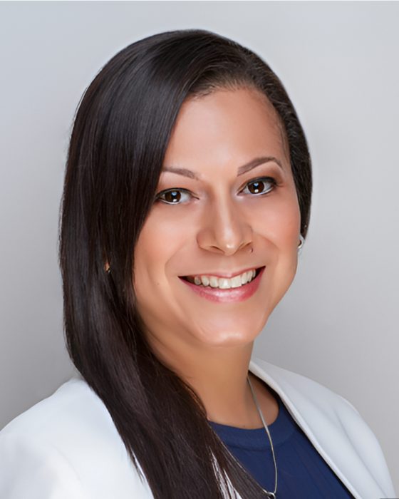Dra. Laura Masís Peña, especialista en periodoncia e implantes
